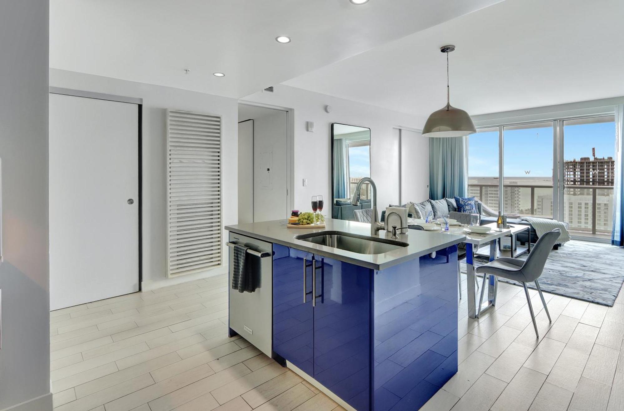 Nautica - Ocean View & Rooftop Pools! By Newman Hospitality Holiday home