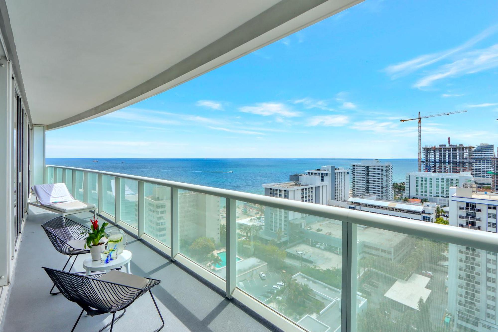 Nautica - Ocean View & Rooftop Pools! By Newman Hospitality Holiday home *